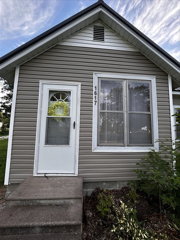 1617 N Church St, Marceline, MO 64658 - property entrance