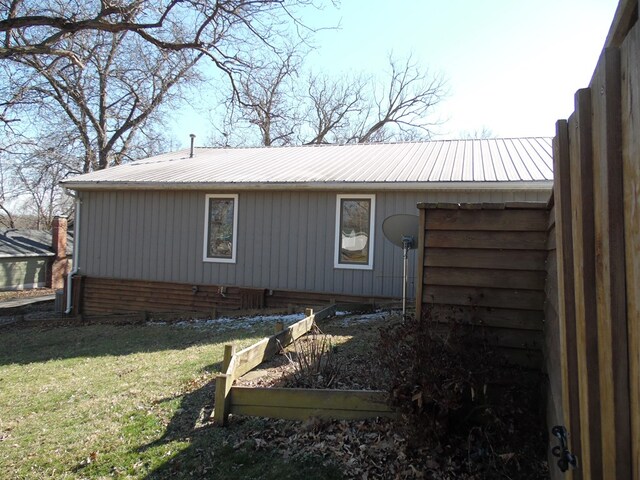 view of side of property featuring a yard