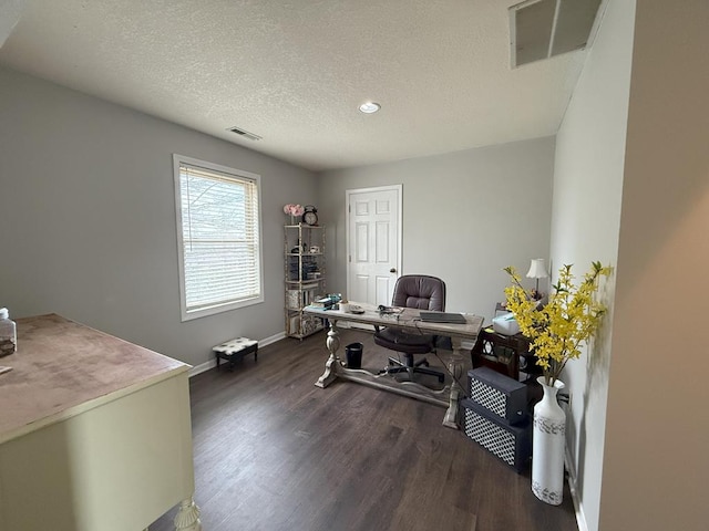 office area with visible vents, baseboards, a textured ceiling, dark wood-style floors, and recessed lighting