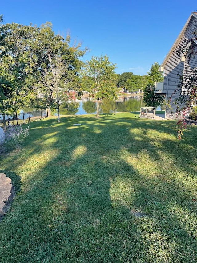 view of yard featuring a water view