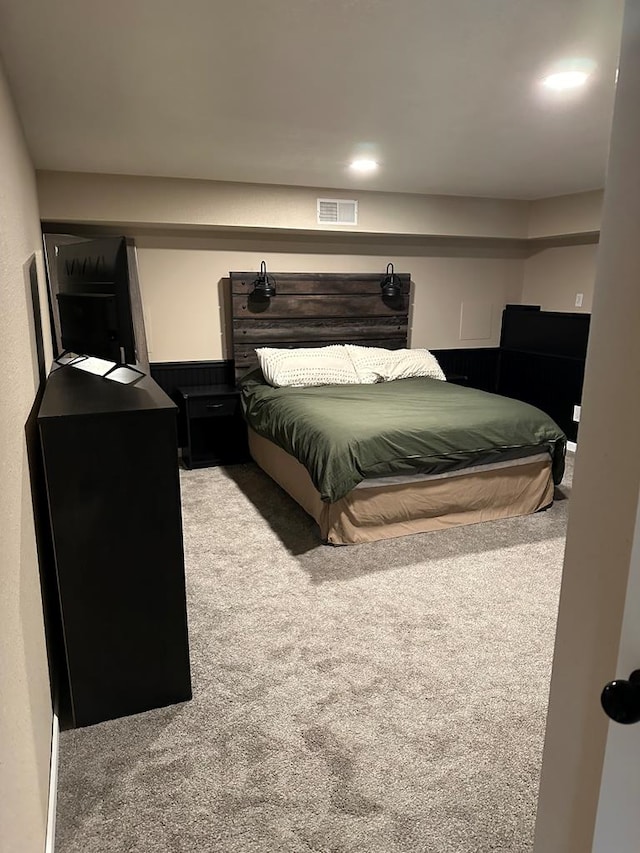 bedroom featuring carpet floors