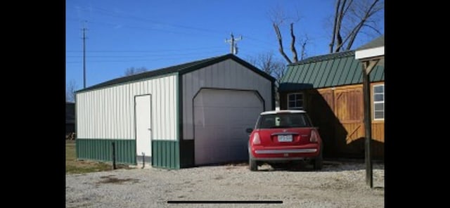701 Vernon St, Laclede, MO 64651 - detached garage featuring gravel driveway