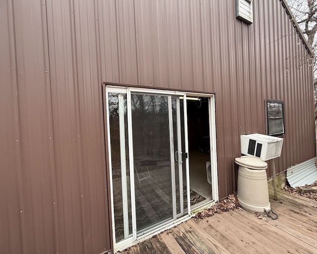 property entrance with a wooden deck