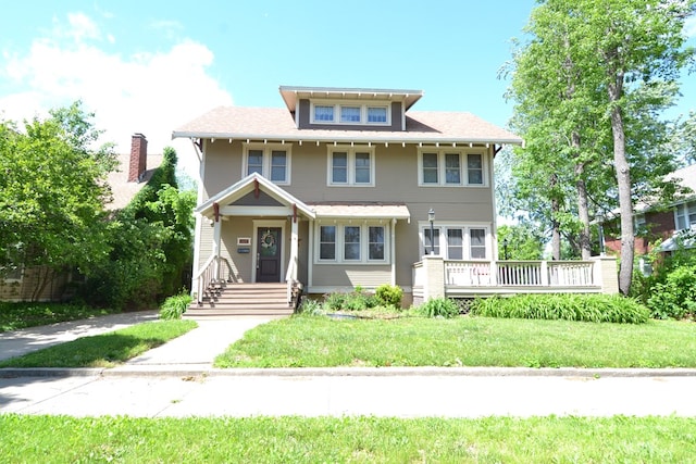 407 E Harrison St, Kirksville, MO 63501 - american foursquare style home featuring a front lawn