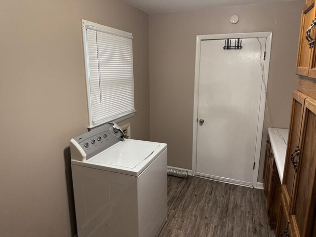 202 W Laharpe St, Kirksville, MO 63501 - laundry room with washer / clothes dryer and dark wood-style flooring