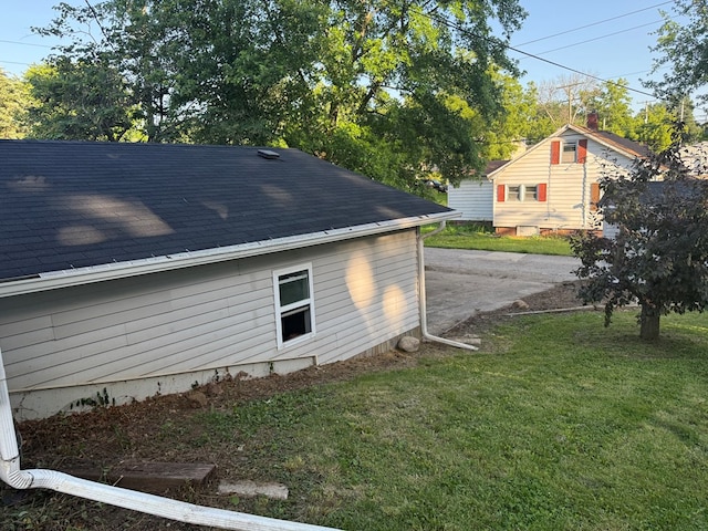 1214 E Washington, Kirksville, MO 63501 - view of side of property featuring a yard
