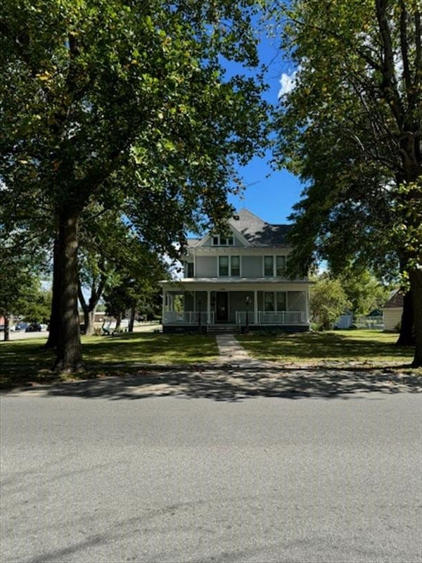 view of front facade featuring covered porch