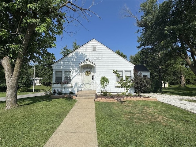 201 N Wentz, Macon, MO 63552 - bungalow featuring a front lawn