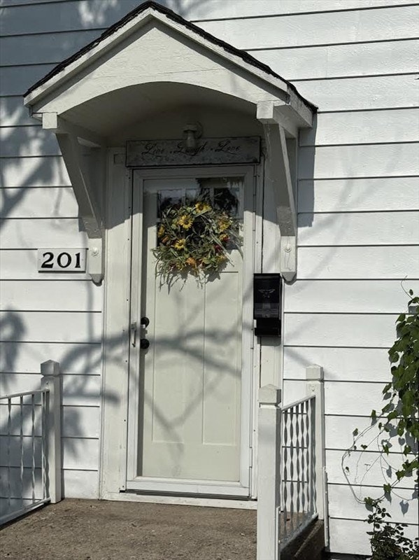 201 N Wentz, Macon, MO 63552 - entrance to property