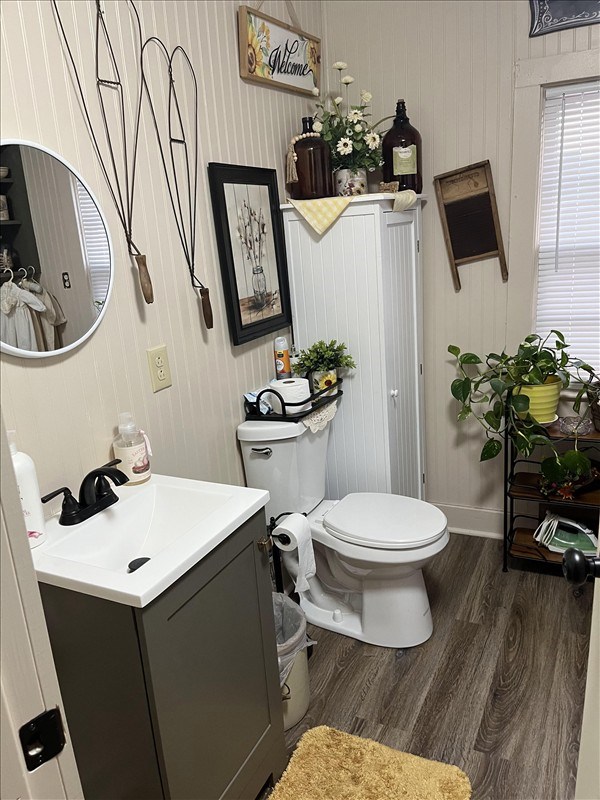 201 N Wentz, Macon, MO 63552 - bathroom with wood finished floors and vanity