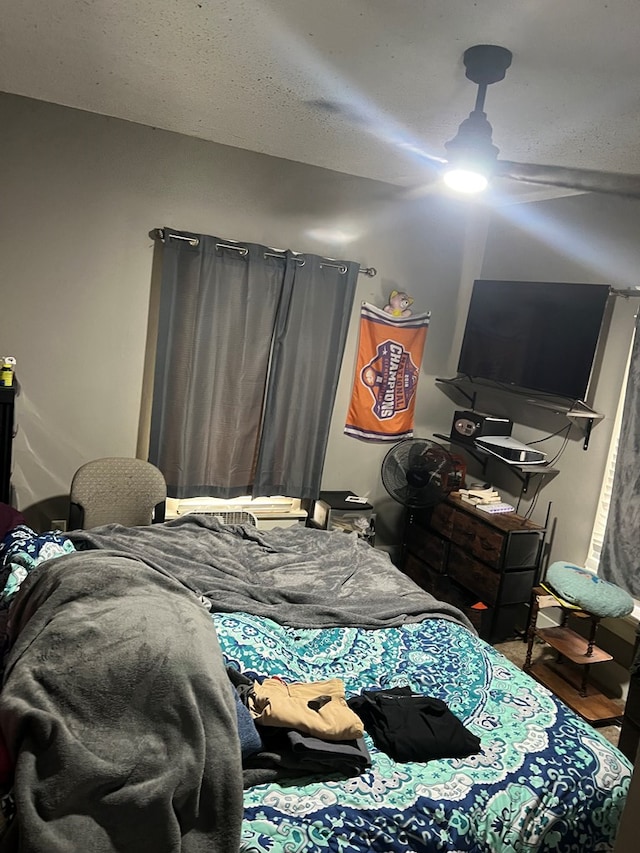 bedroom featuring a textured ceiling and ceiling fan