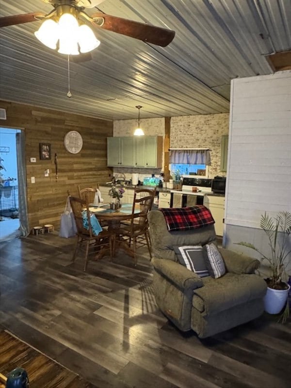 dining area featuring dark wood-type flooring and ceiling fan