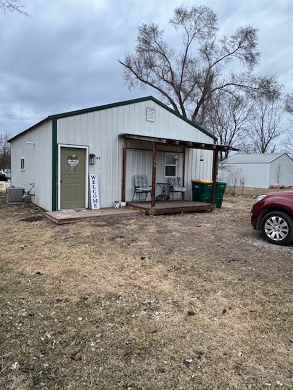 view of outbuilding