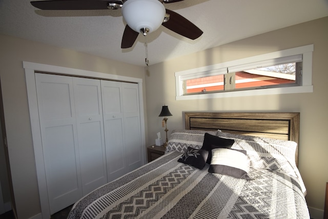 bedroom featuring ceiling fan and a closet