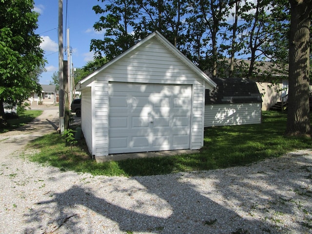 403 E Cottonwood, Kirksville, MO 63501 - detached garage with driveway