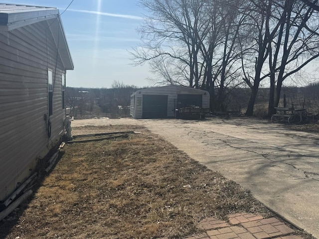 view of yard with an outbuilding and a detached garage