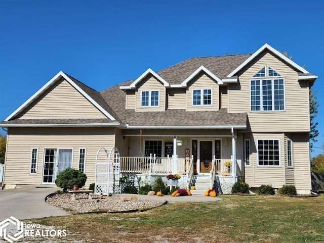 view of front of property featuring covered porch and a front yard