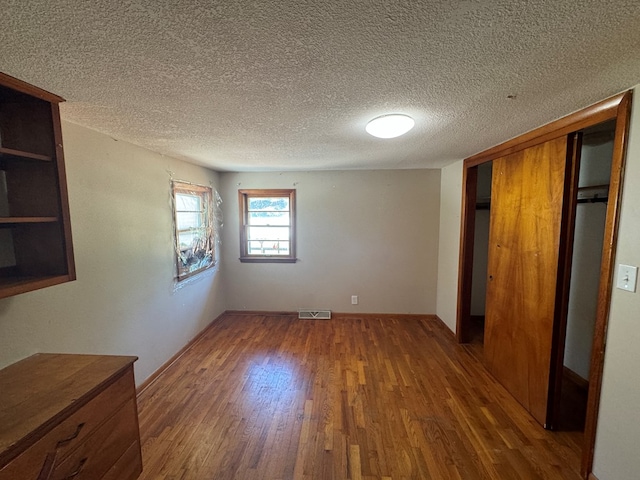 2116 S Franklin St, Kirksville, MO 63501 - unfurnished bedroom featuring wood finished floors and a textured ceiling