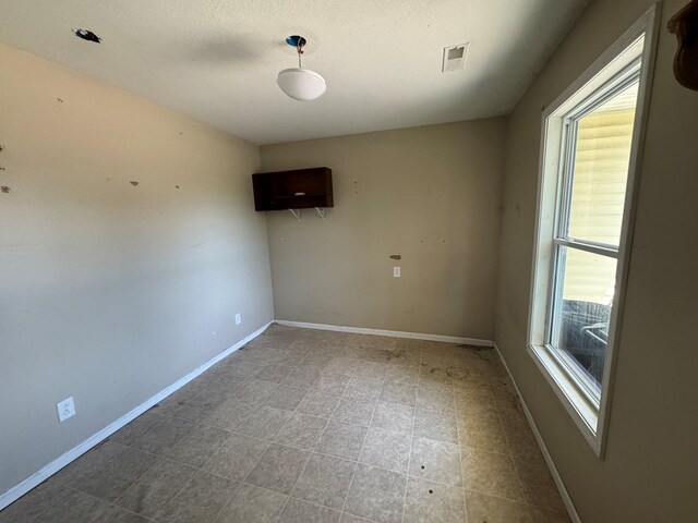 2116 S Franklin St, Kirksville, MO 63501 - unfurnished room featuring baseboards and a textured ceiling