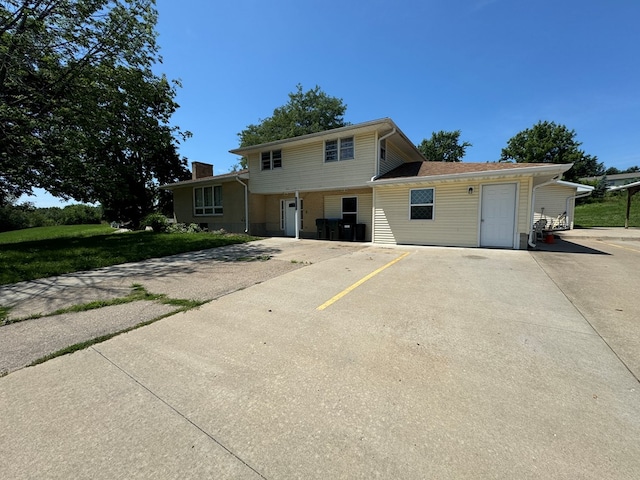2116 S Franklin St, Kirksville, MO 63501 - view of front of property with a chimney and uncovered parking