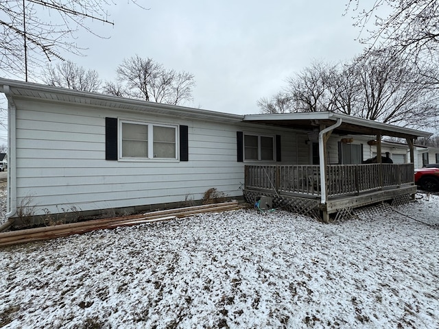 view of front facade featuring a wooden deck