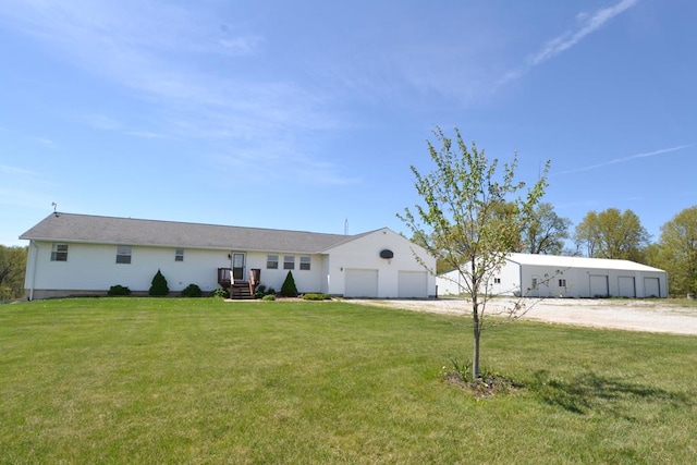 view of front of home featuring driveway and a front lawn