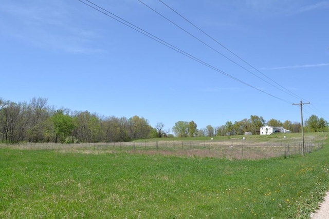 view of yard featuring a rural view