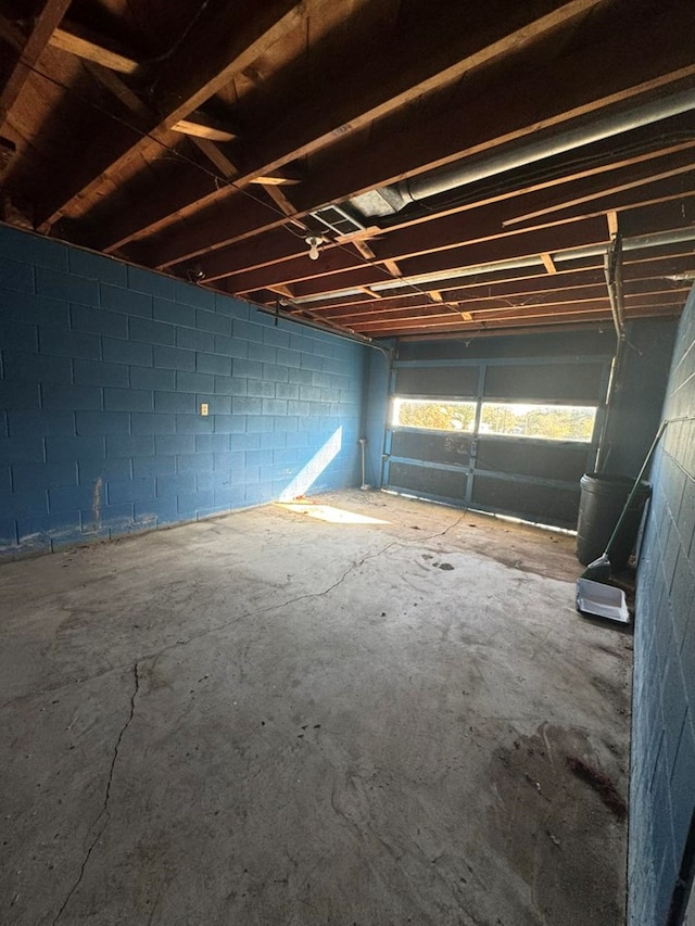 garage featuring concrete block wall