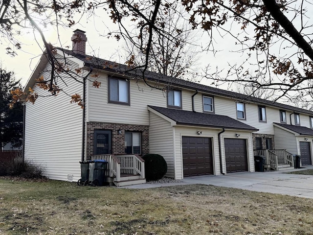 view of front of house with a front lawn and a garage