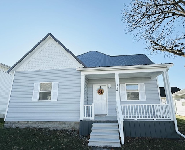 view of front of property featuring covered porch