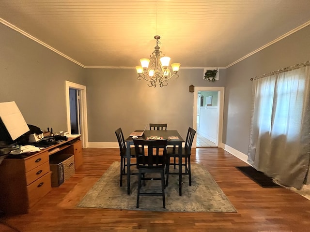 432 Woodrow, Chillicothe, MO 64601 - dining space with crown molding, wood finished floors, baseboards, visible vents, and an inviting chandelier
