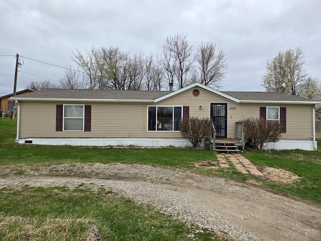 manufactured / mobile home featuring a front lawn