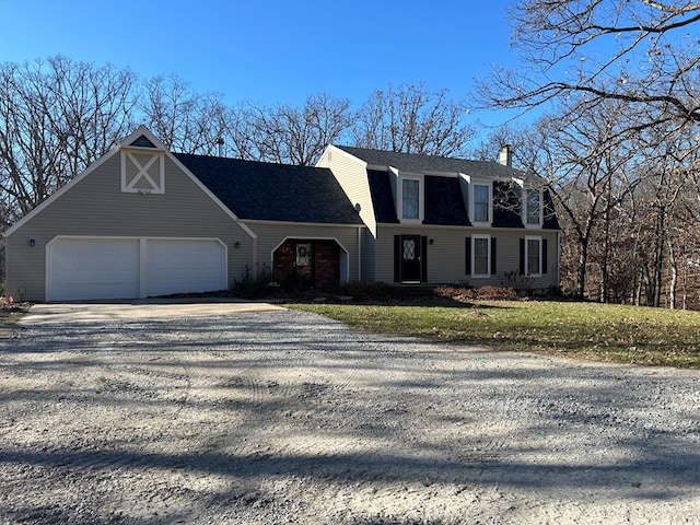 view of front facade featuring a garage and a front lawn