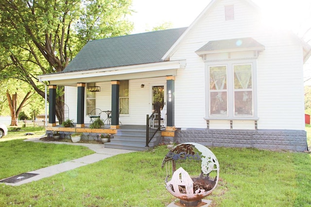 view of front of home featuring a front yard and covered porch