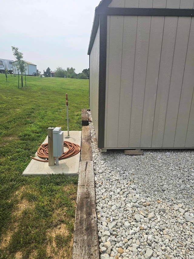 view of yard with a shed