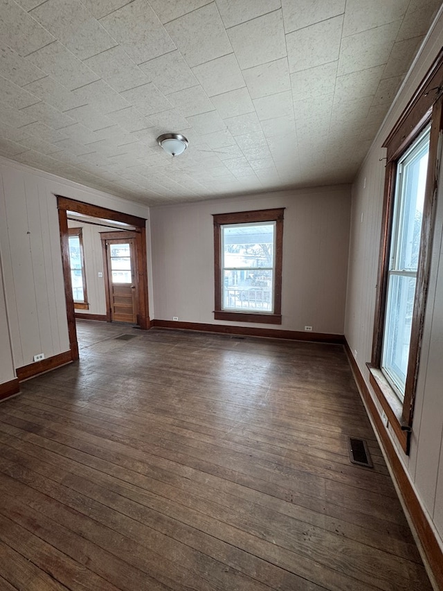 spare room featuring dark wood-type flooring