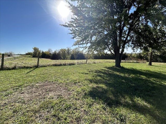 view of yard featuring a rural view