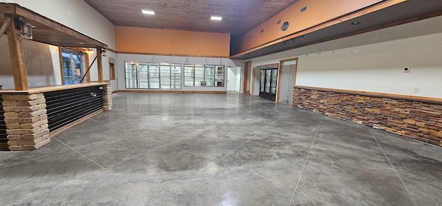 100 Pleasant St, Cincinnati, IA 52549 - unfurnished living room featuring a high ceiling
