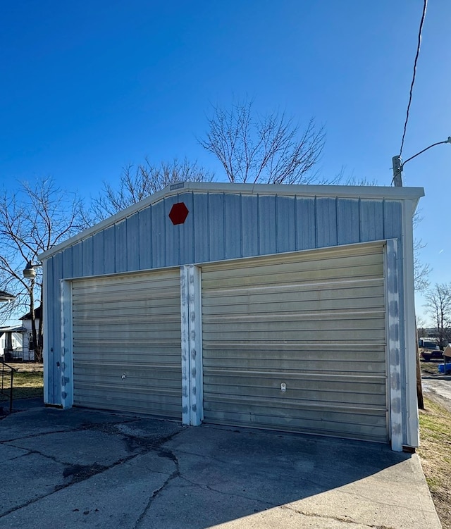 view of detached garage