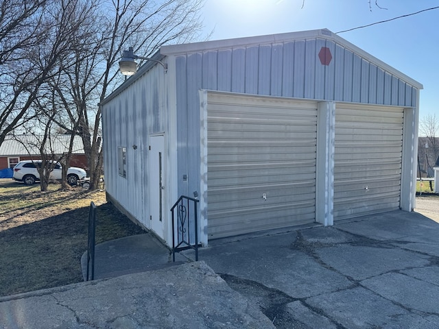 view of detached garage