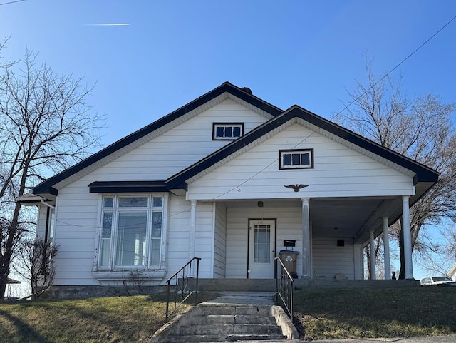 bungalow-style house featuring a front yard and covered porch