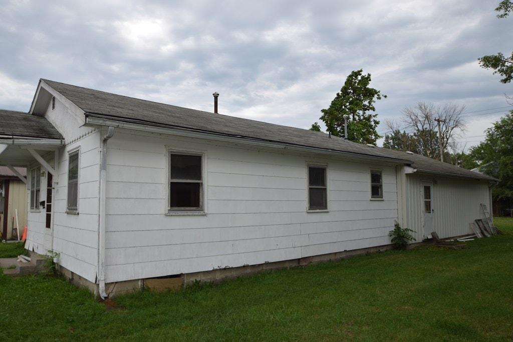 view of side of property with a lawn