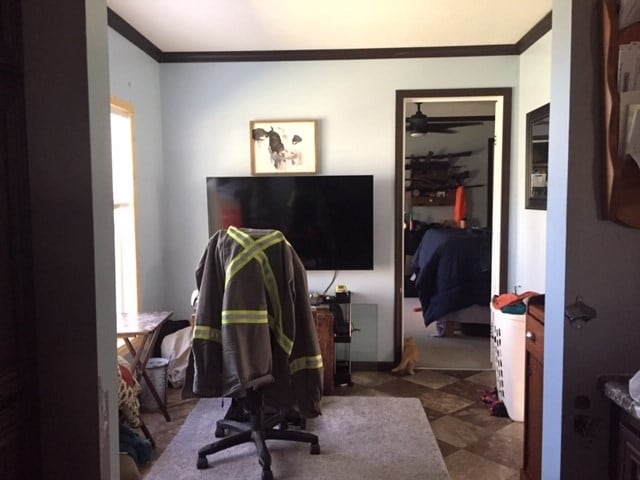 office area with ornamental molding