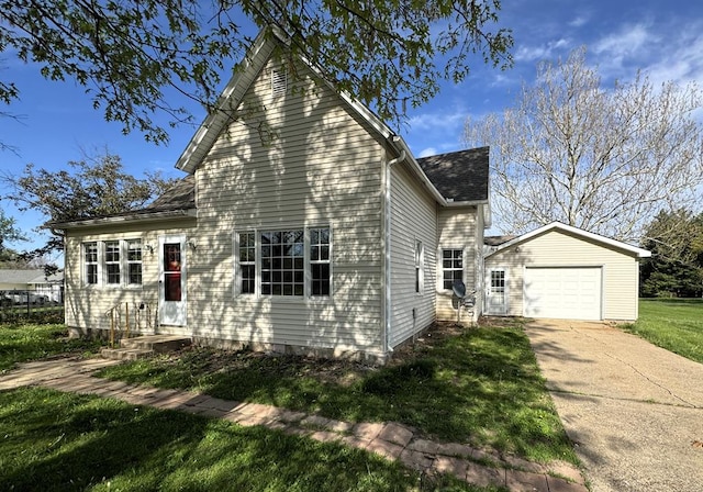 view of front facade featuring concrete driveway, a front lawn, and a garage