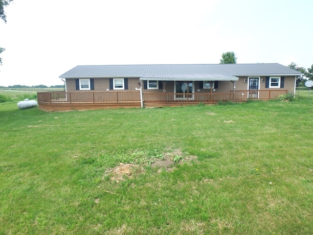 view of front facade with a front lawn