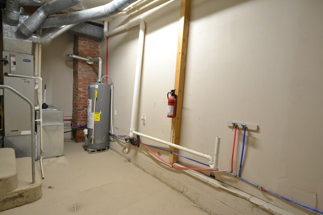 1415 E Patterson St, Kirksville, MO 63501 - utility room featuring gas water heater