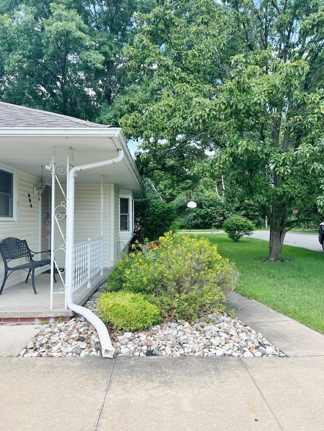 904 E George St, Kirksville, MO 63501 - view of side of property with a porch, a lawn, and a shingled roof