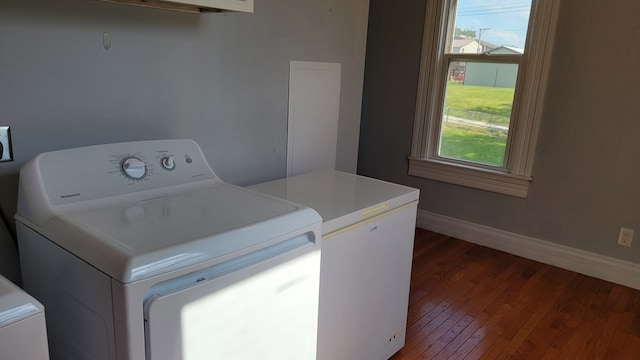 507 W Illinois St, Kirksville, MO 63501 - laundry room featuring wood-type flooring and baseboards