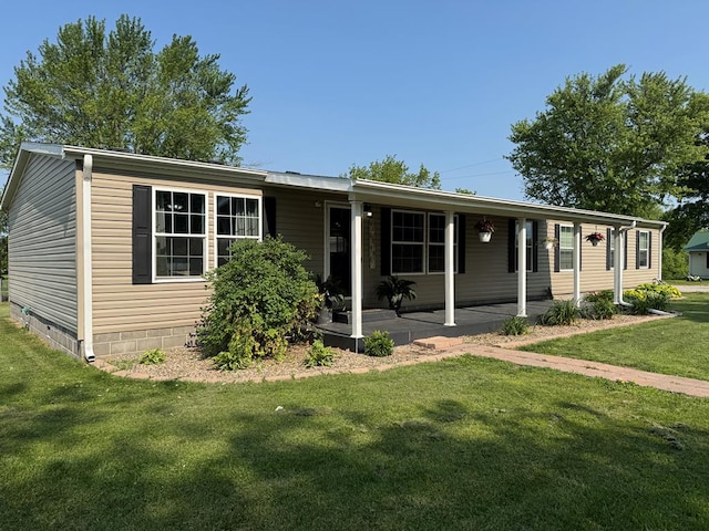 210 N Grant St, Green City, MO 63545 - manufactured / mobile home featuring a front yard and crawl space