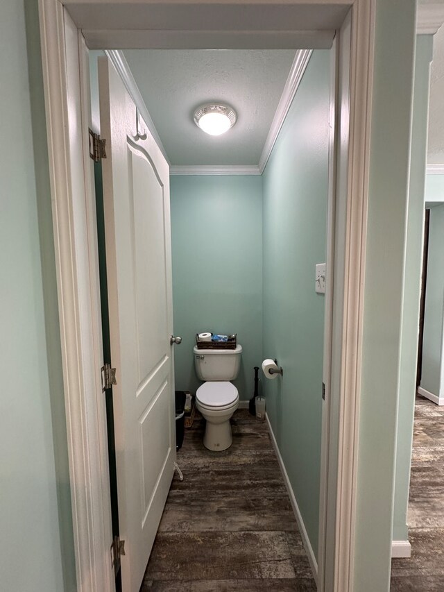 210 N Grant St, Green City, MO 63545 - bathroom featuring wood finished floors, toilet, crown molding, baseboards, and a textured ceiling